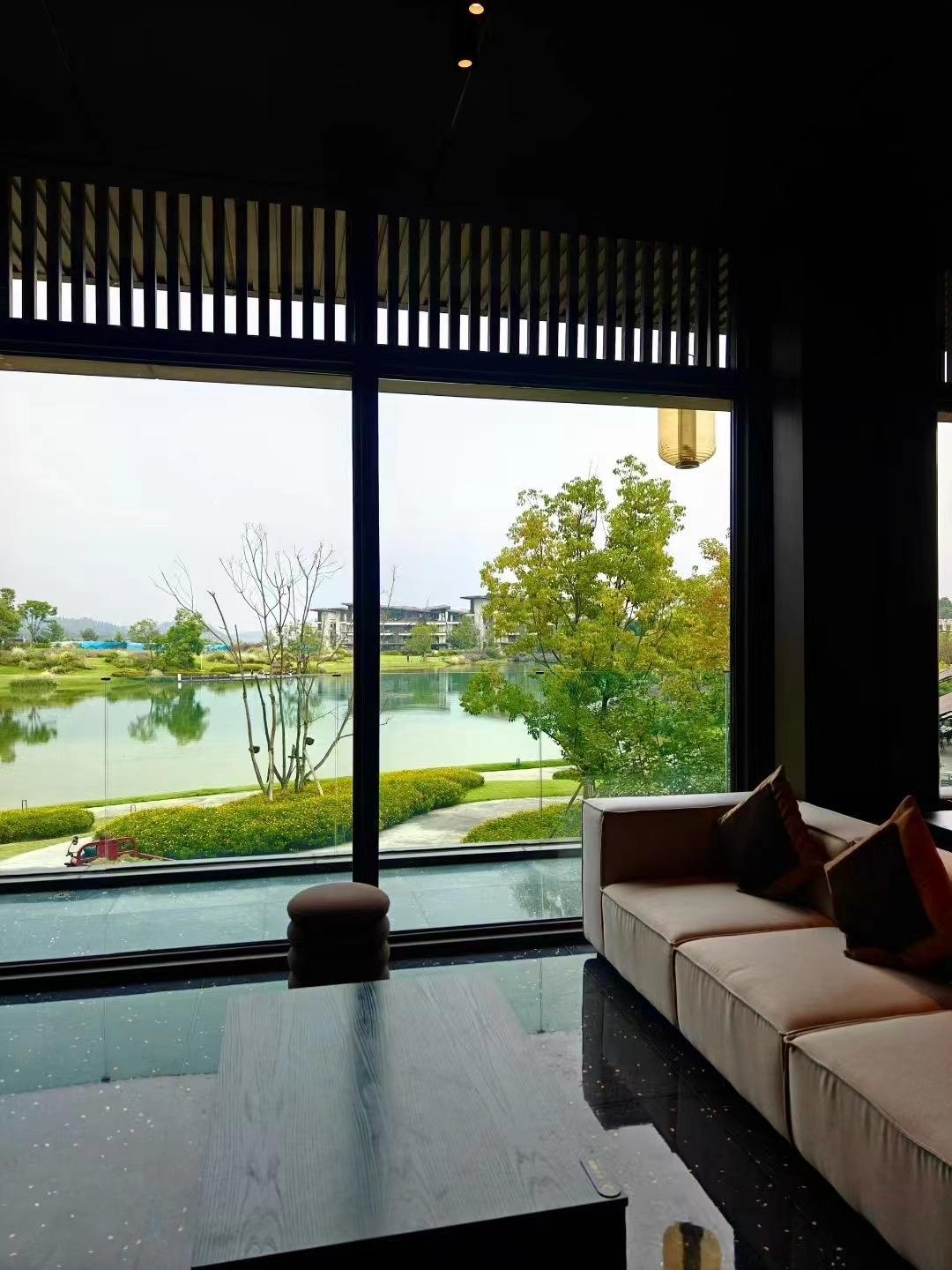 上联：读世间名著，求下联悟人生妙理