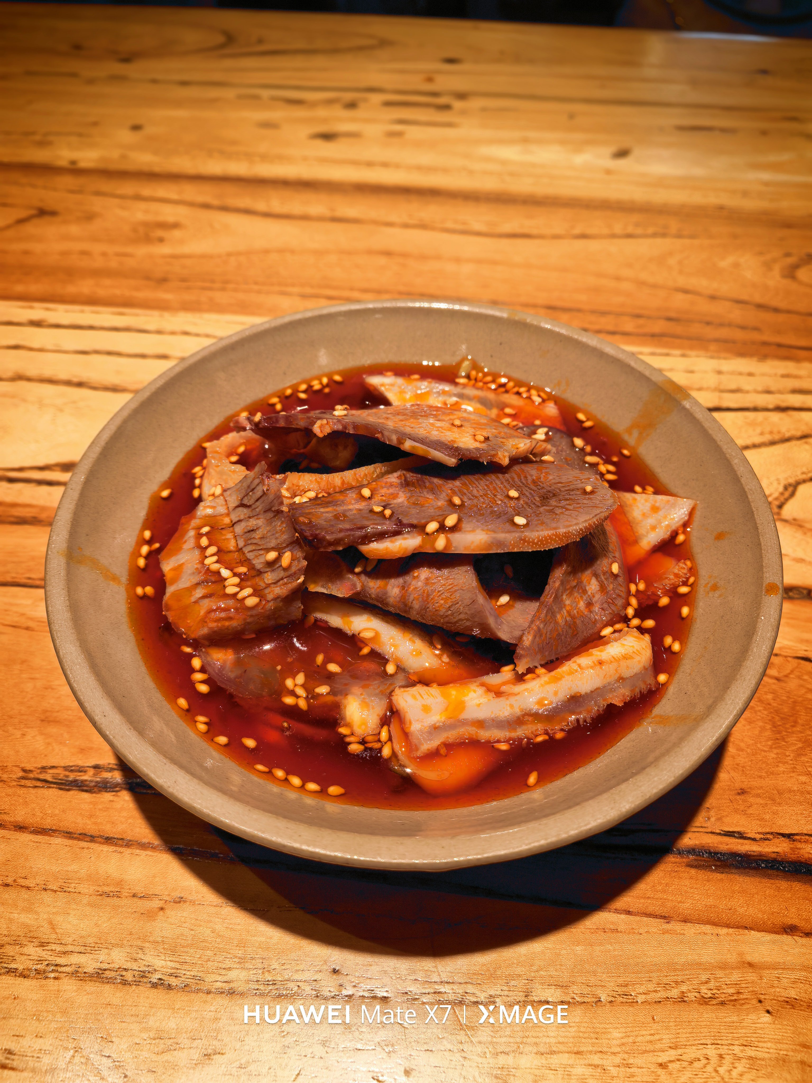 顾客吃牛蛙天花板上掉出一条人腿 不儿，这是能说的么？小梦中午刚吃了牛蛙，牛蛙腿还