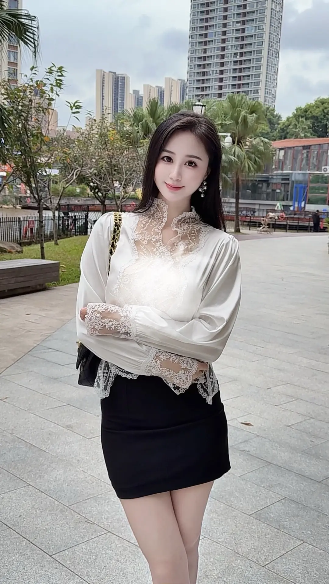 世界上很多东西可以靠努力争取，唯独拥有一个有情有义的爱人，需要一些运气。