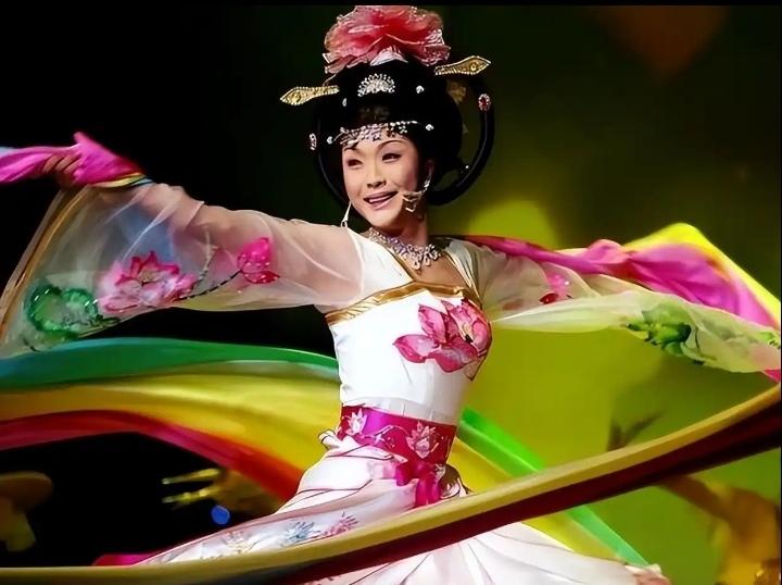 有人看过李玉刚2024年自导自演的电影《云上的云》吗？当年他凭借《新贵妃醉酒》红