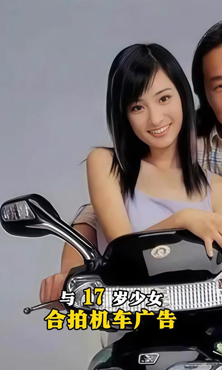 谁敢信啊？
成龙大哥当年拍戏，竟然自掏腰包拿了50万塞给一个新人女演员！
这事儿