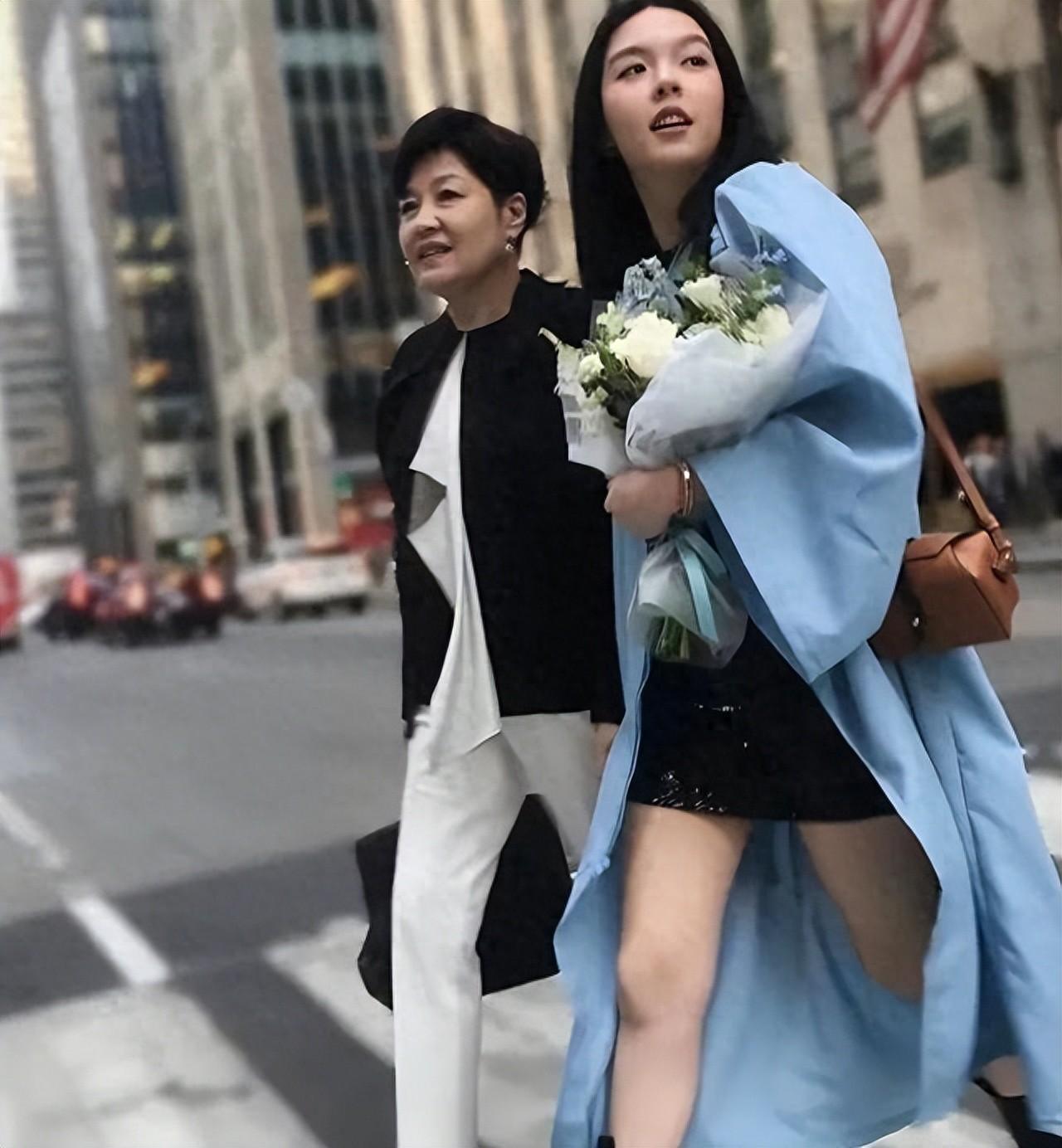 哈文以一己之力，让看春晚的人至少没了一多半。
 
为什么有钱人，高学历人才去美国