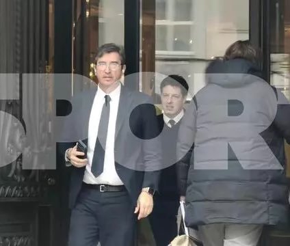 每体：维克托·丰特的经纪人今天与曼城首席执行官费兰·索里亚诺会面，探讨如何让巴塞