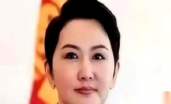 这一幕简直是现实版的“黑色幽默”：蒙古外长前脚还在马尼拉高喊南海“航行自由”，后