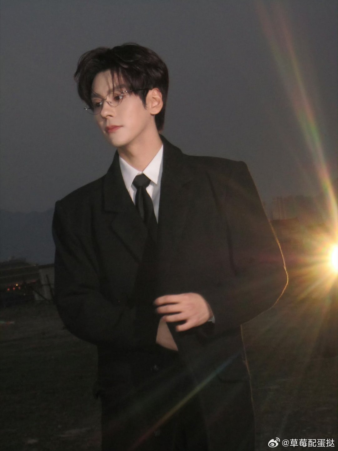 魏哲鸣新剧成crush的暗恋文男主你是迟来的欢喜 暗恋文照进现实，魏哲鸣把温柔克