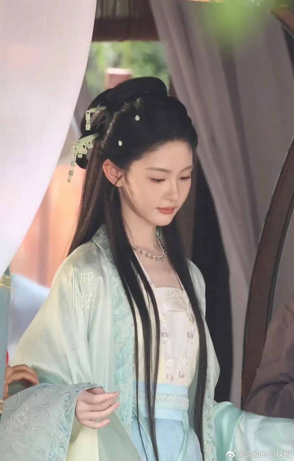 瘦成这样这得多狠，美得都不太敢认了