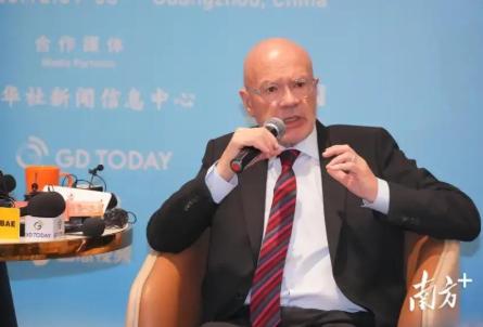万万没想到，英国学者马丁・雅克一番直言，直接让美国哑口无言。他表示，一个依靠战争