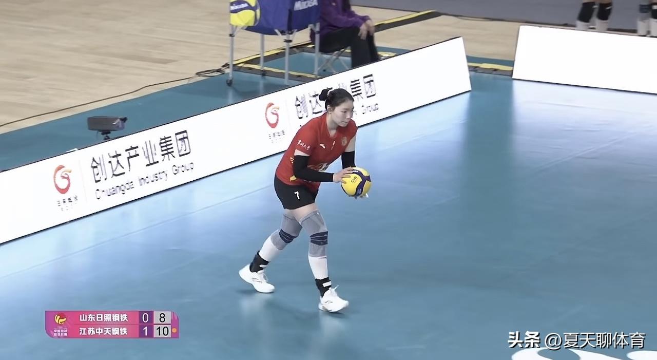 张籽萱这手裹的真吓人😱江苏女排已经是小组第一轮，施海荣教练就不能让她歇一歇吗？