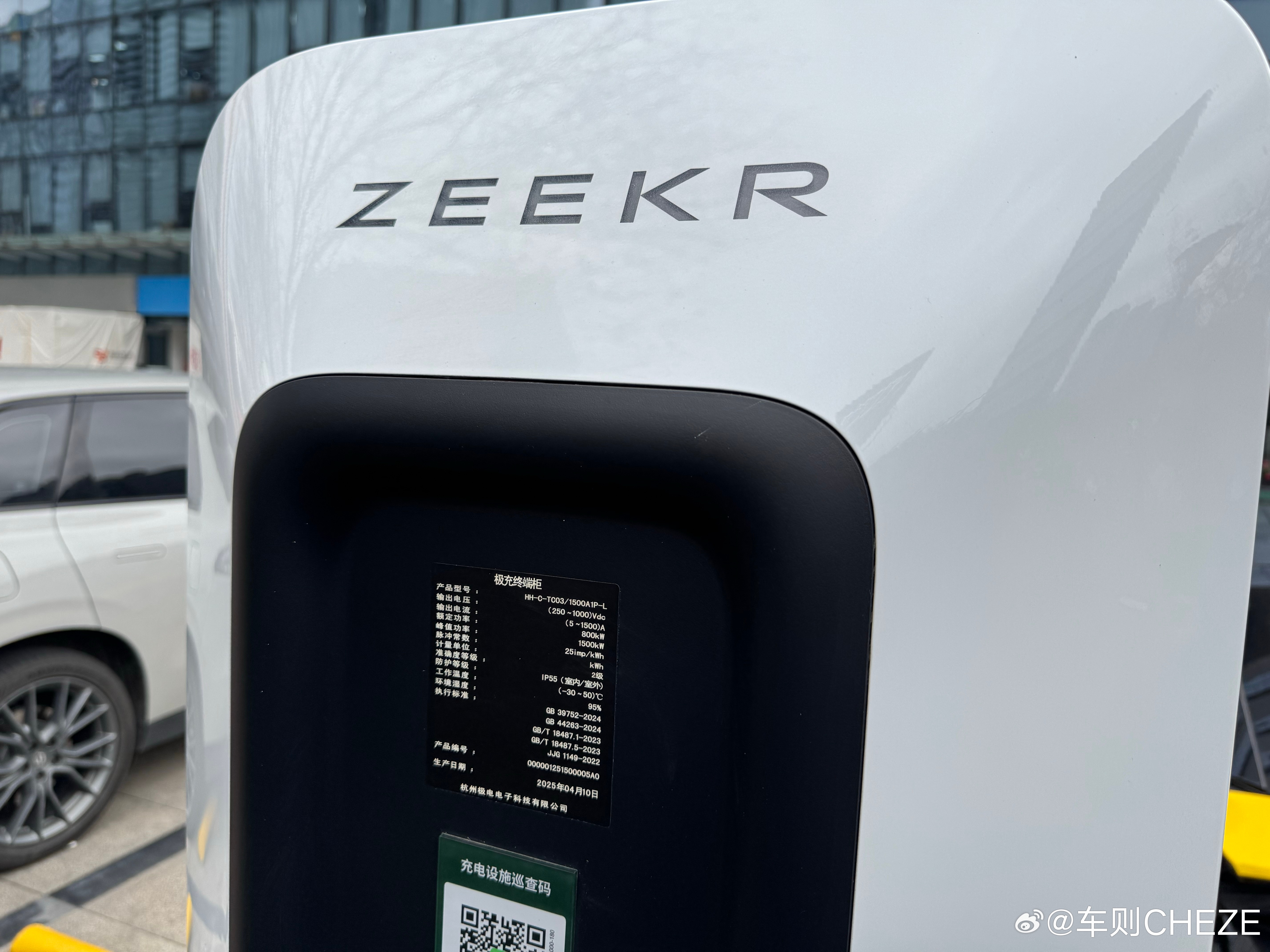 近日，有网友拍摄自己的极氪001在吉利极充兆瓦站实测充电峰值功率达到1266.4