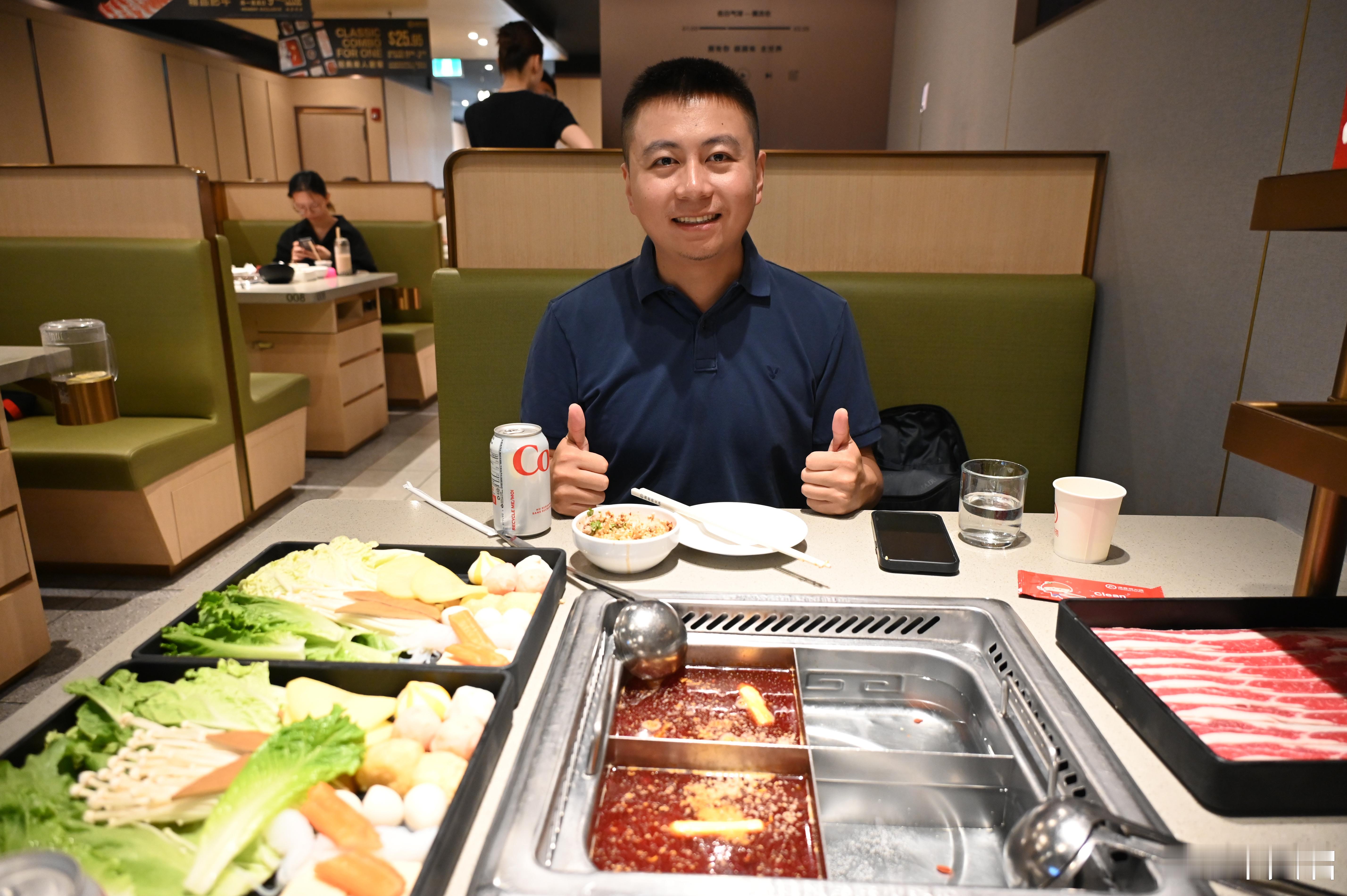 今天周五，又是忙碌的一天，没想到多伦多活动这么多……中午去吃海底捞，下午逛了ch