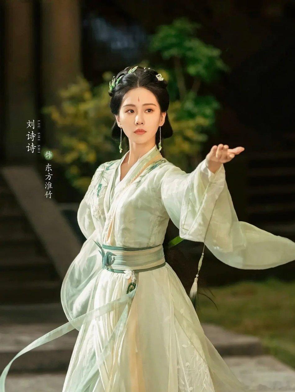 刘诗诗 暌违多年的古装回归自带清冷破碎感，她饰演的东方淮竹与张云龙温润世家的碰撞