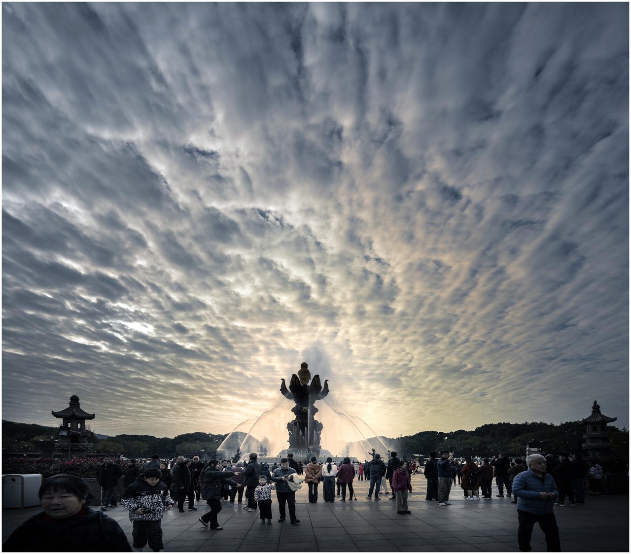 随手拍一张城市地标打卡照片