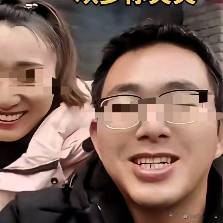 全网为胡龙破防！这才是寻亲最该有的样子，无关钱财只藏真心！别家认亲豪车洋房作陪，