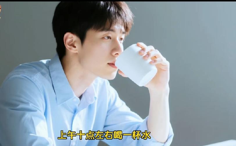 饮用水报告：72%成年人未达适宜摄入量
 
9月12日，一份《饮用水健康与感官品