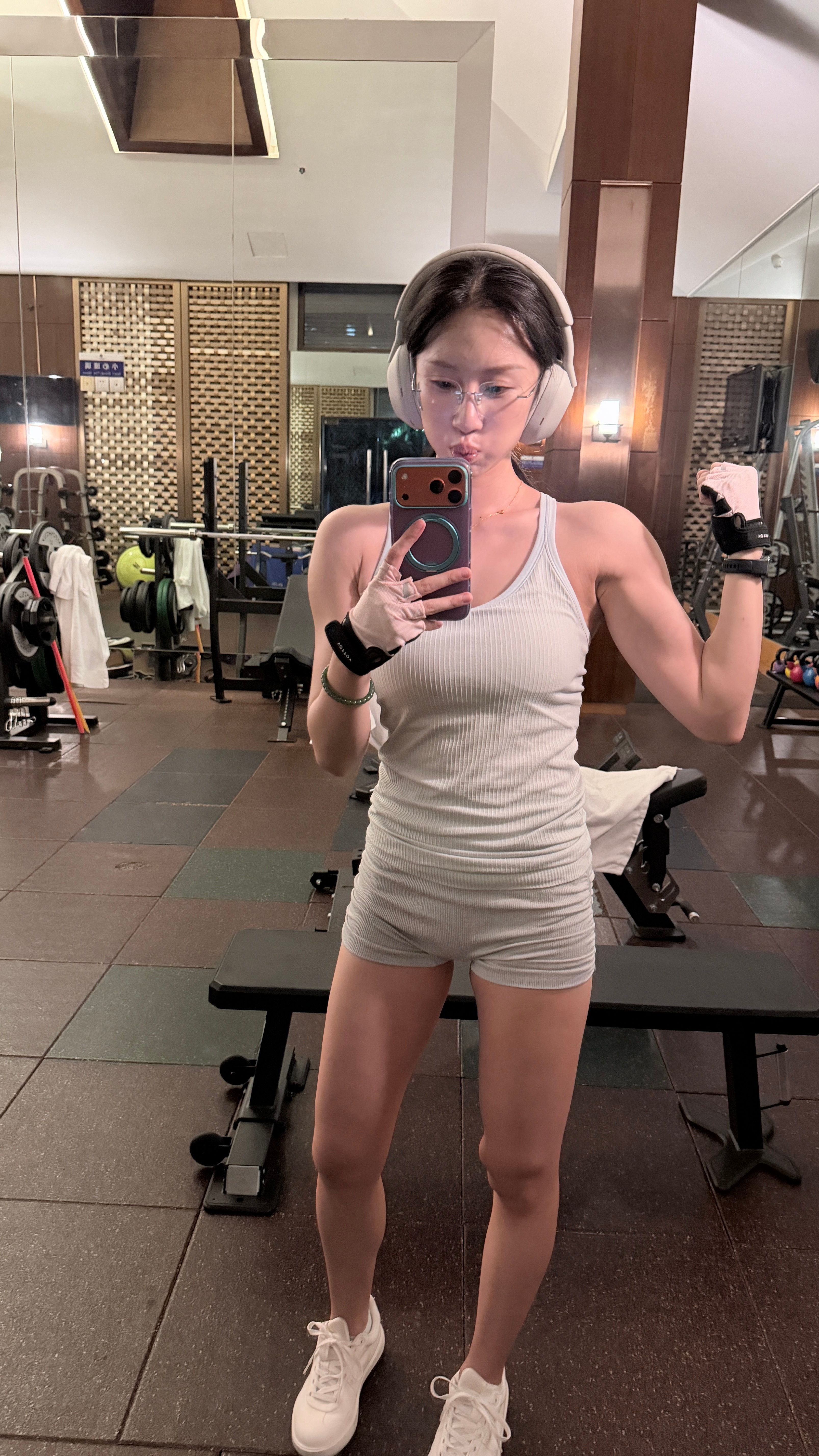 健身打卡老公不在家 寂寞的很
