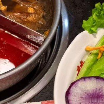 没有什么烦恼是一顿肉解决不了的，如果有，就把肉摆得再长一点。这就是成年人的快乐。