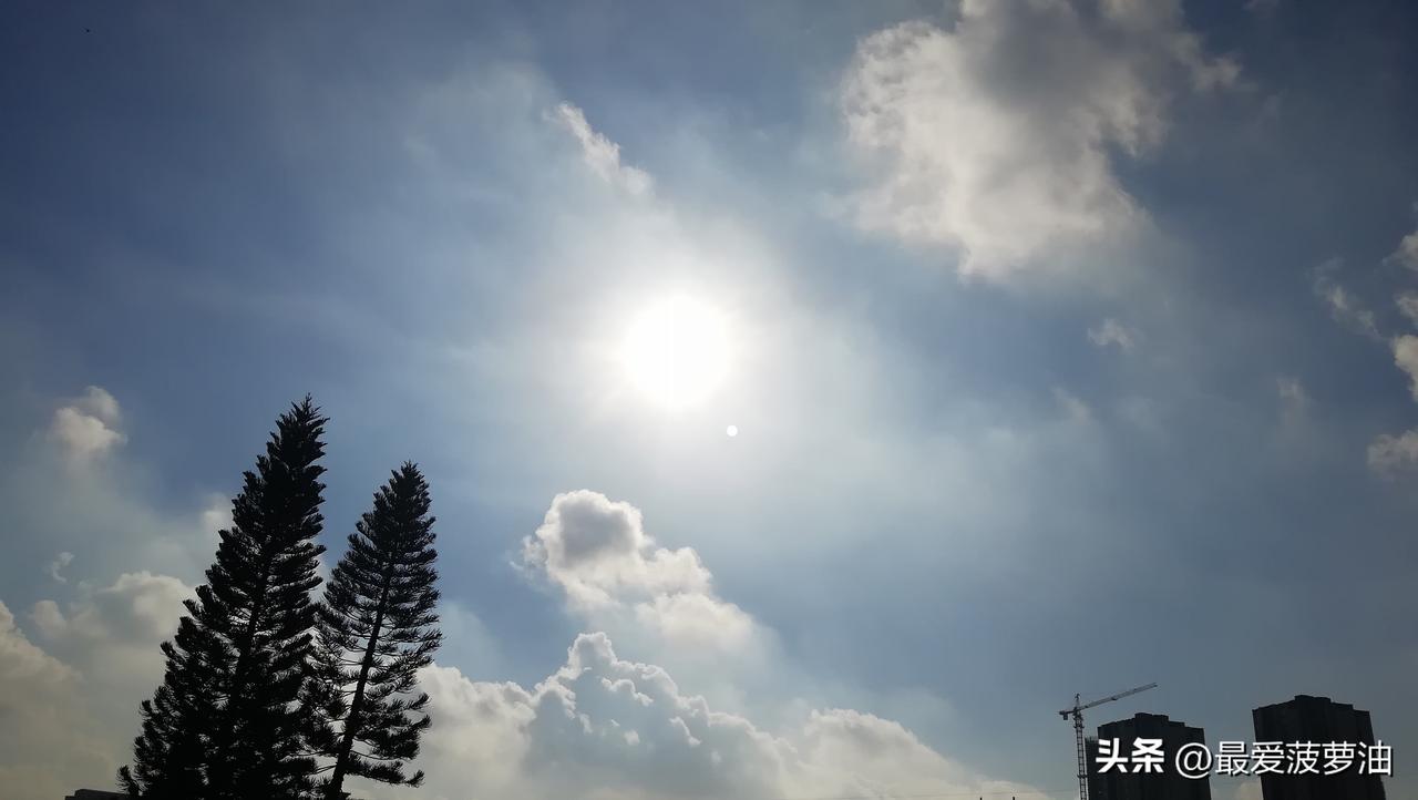 周五的太阳已经冉冉升起，
广东又开启蒸焖模式！

12～14日，
广东高温持续，