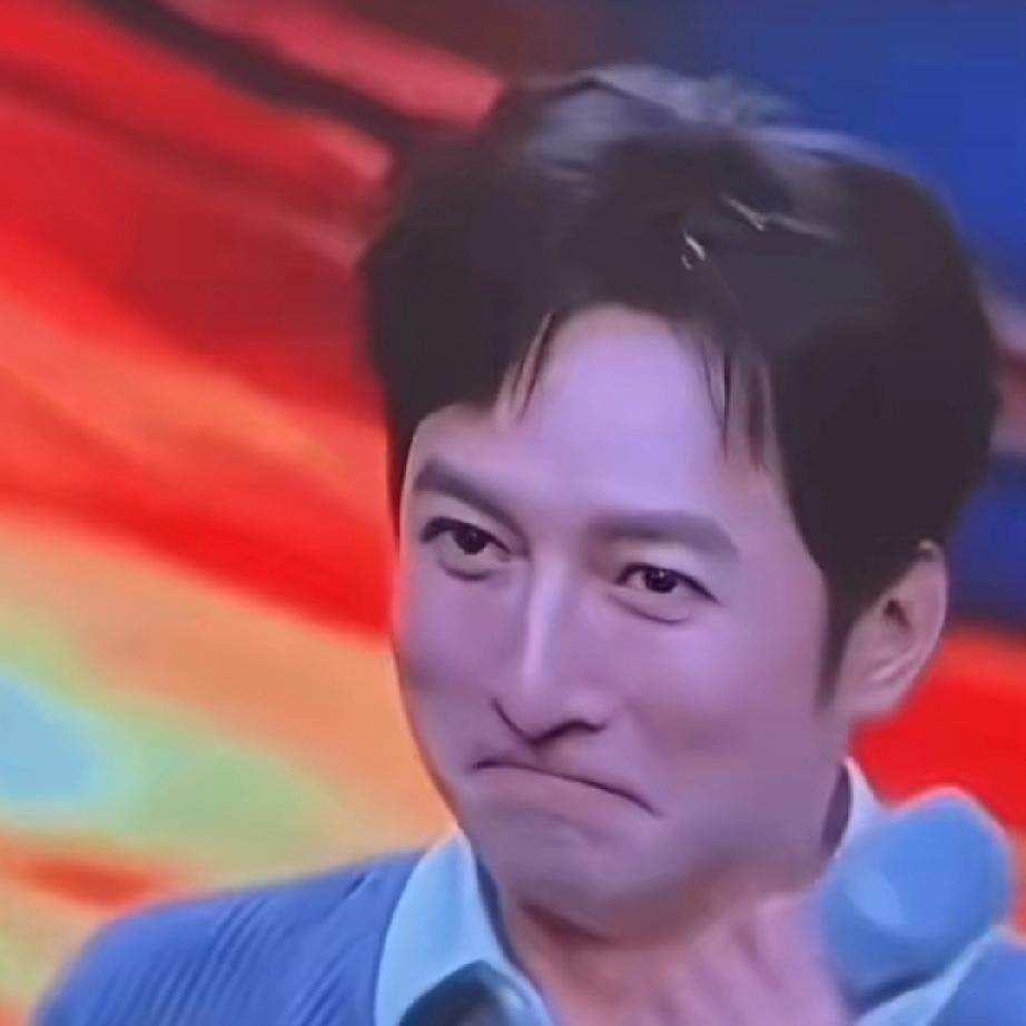 我严重怀疑，
李维嘉，
他群体社交很少，因为听他说的话都感觉他喜欢独来独往！
