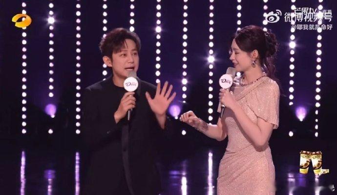  何炅 何炅 这是直播不是重播 声鸣远扬直播 周考激活何老师段子手属性！直播开场