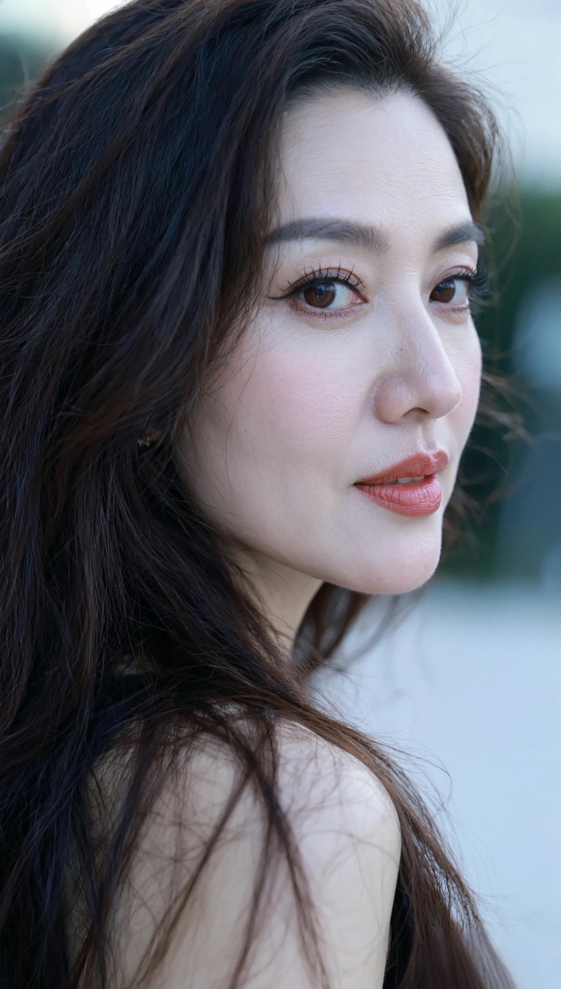 天青色等烟雨，而我在等你