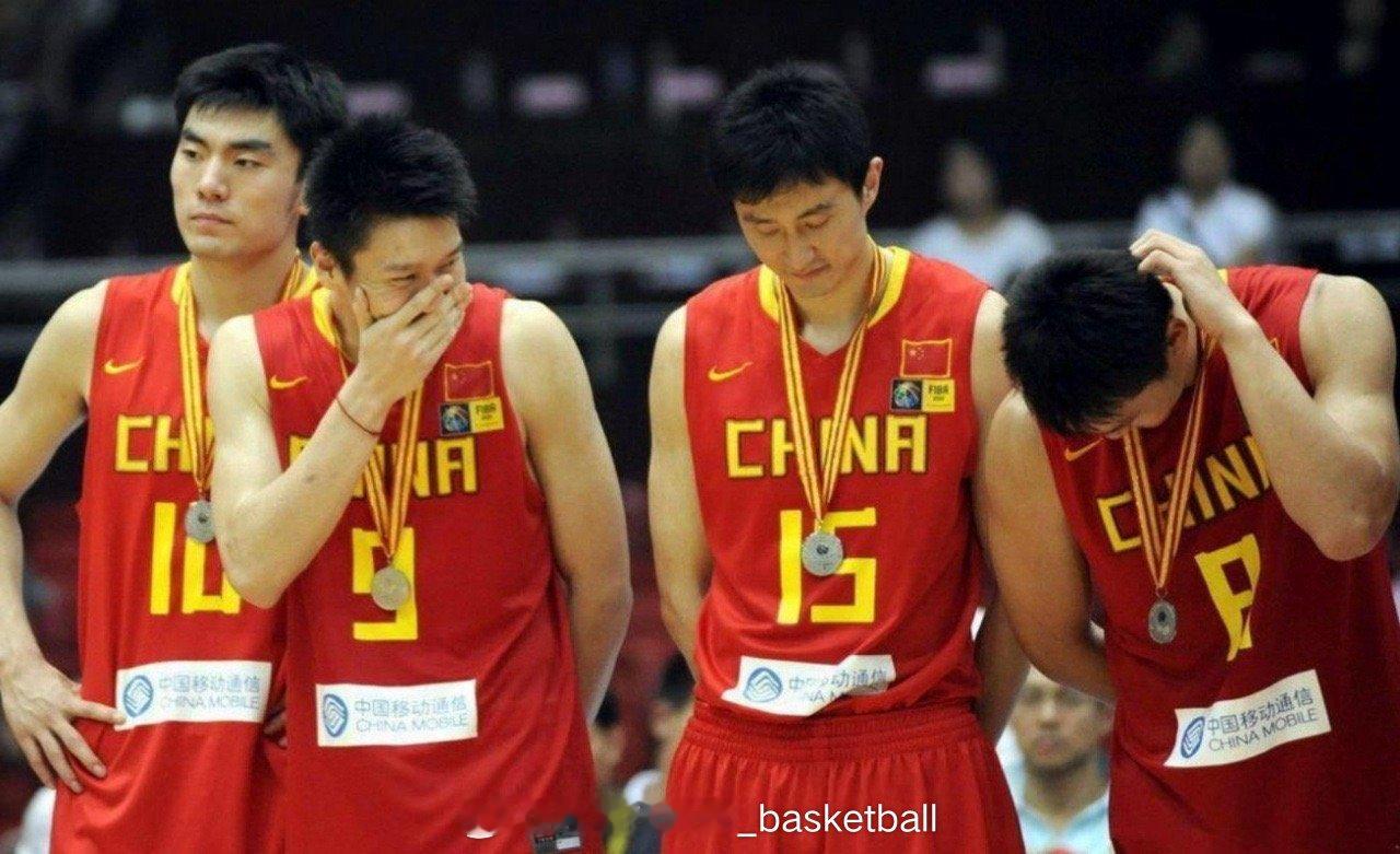 今晚是中国男篮第18次杀进亚洲杯（亚锦赛）决赛，此前中国男篮16次夺冠，唯一一次