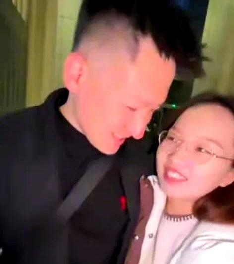 有人可能会觉得，给未来的孩子取个奇怪的名字像“姚钱树”，只是个笑话，但细看却反映