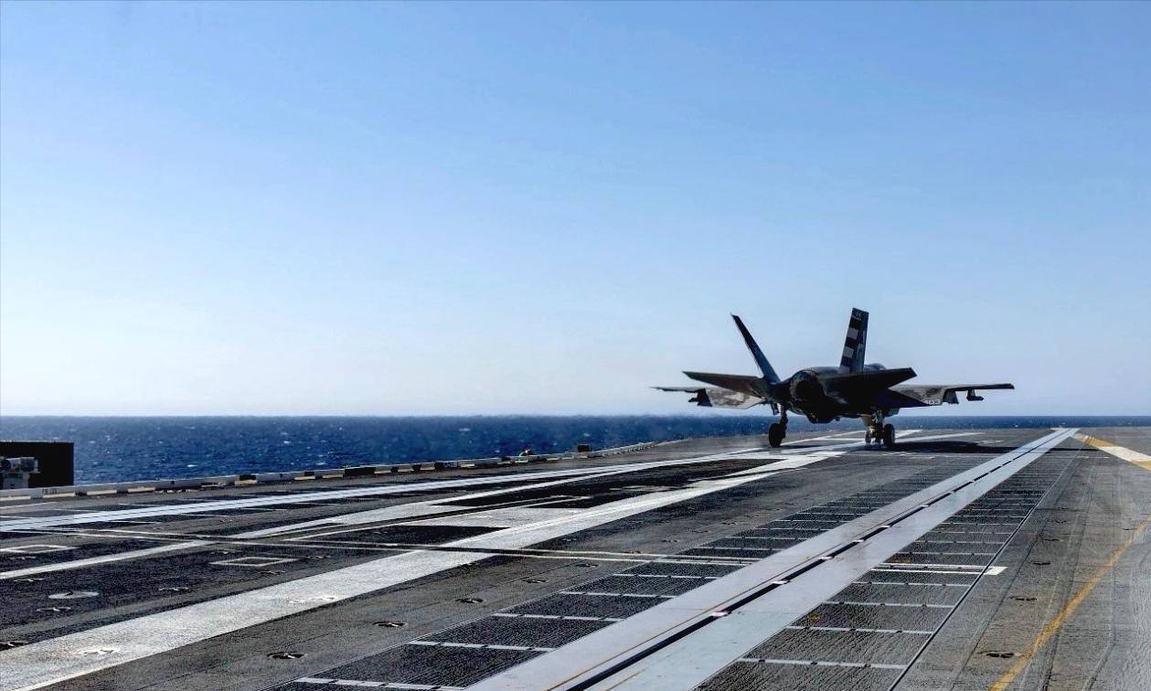 “可喜可贺！恭喜美国荣登世界第二！”肯尼迪号首次弹射F-35C、完成拦阻着舰，美