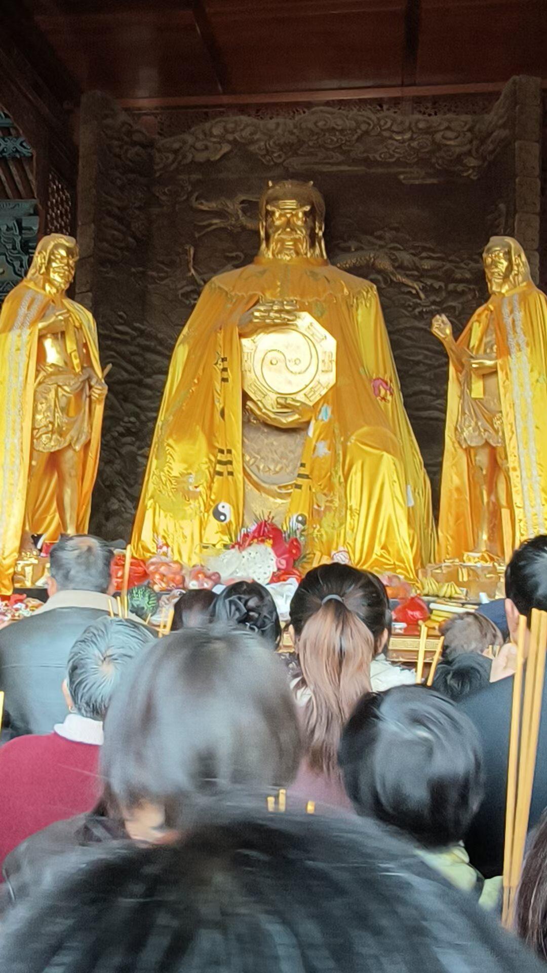 正直而合乎正道,是生门；
邪曲而走上邪道,是死门。
在生门中生， 是常态；
在死