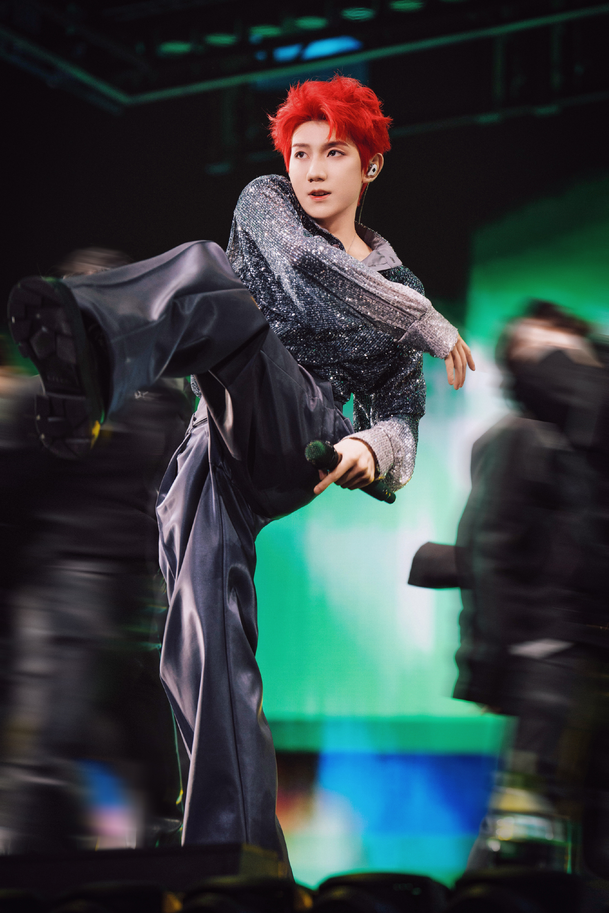 祝源宝宝国庆节快乐。九月再见，十月更精彩！#王源太湖湾音乐节排练# ​​​