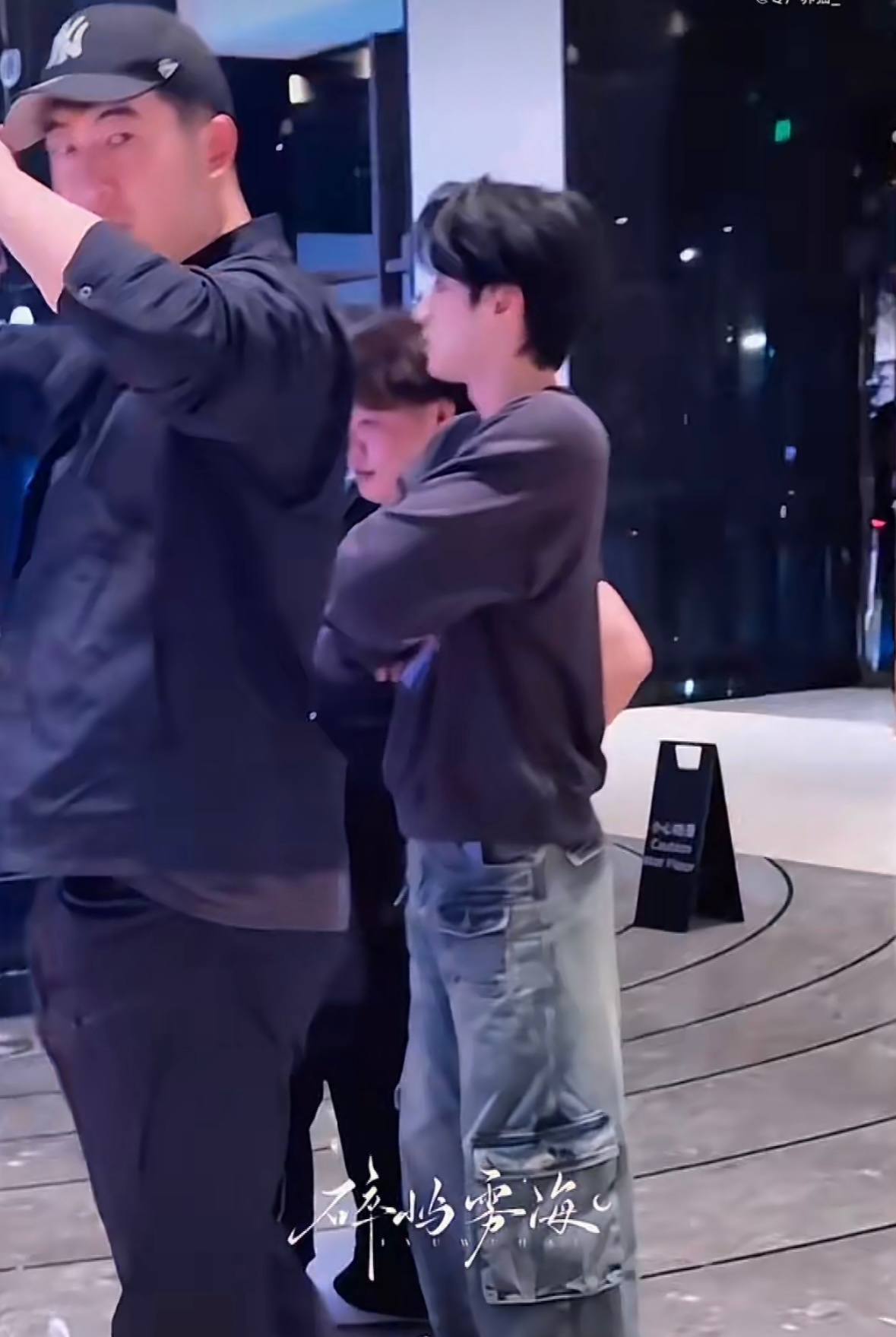 震撼首妮麻辣隔壁