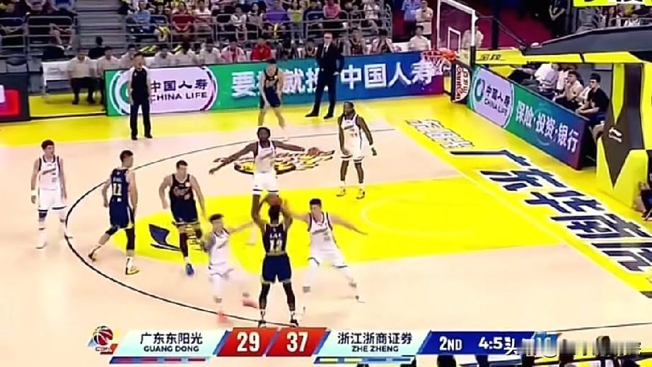 怎么算的正负值+40，从救火队员打成了第一外援！

广东主场对阵广厦的比赛，真的