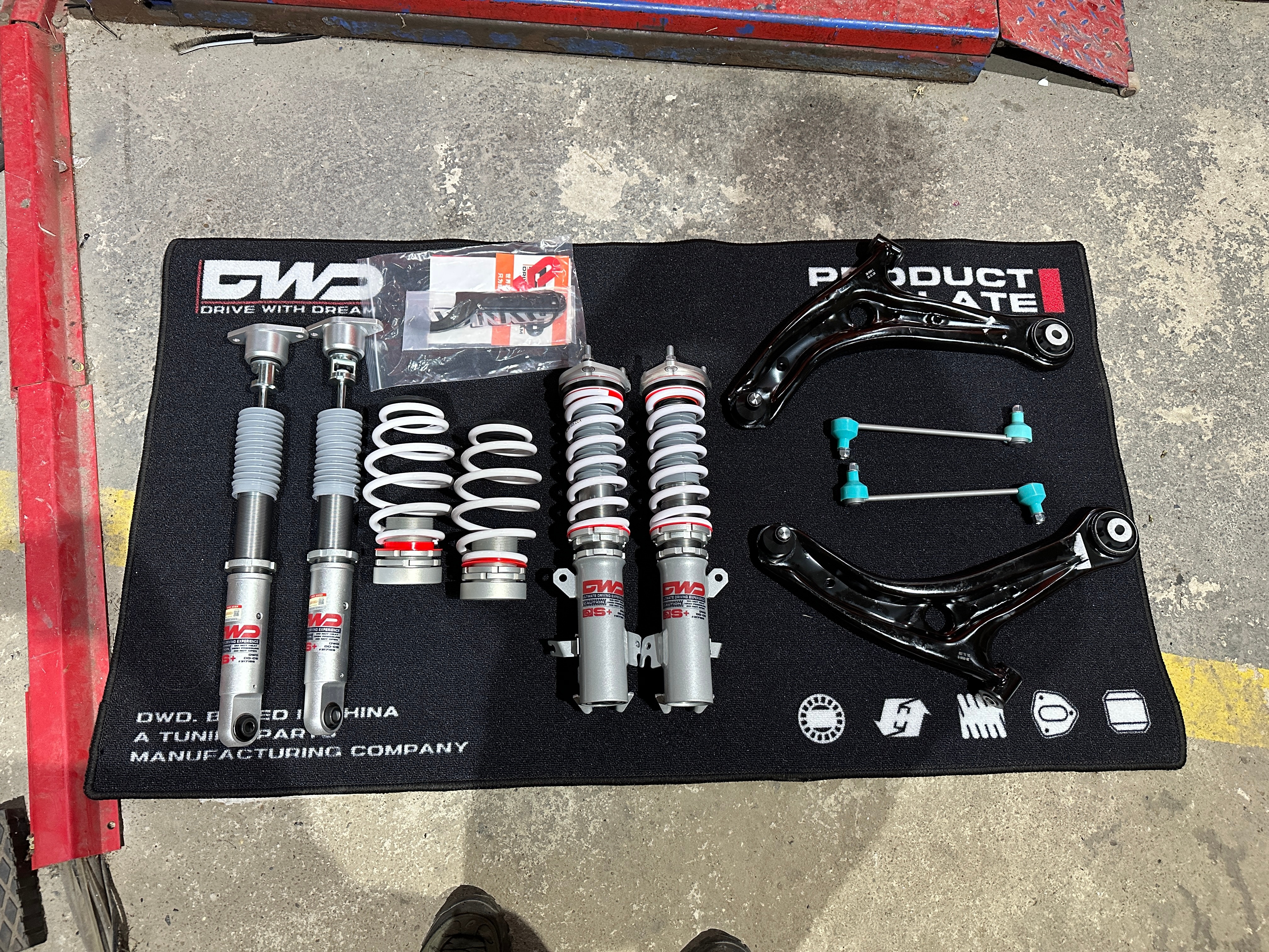 对于DWD，我以前印象真的不好，硬不起来，弹簧磅数不够，弹簧溃缩也快，异响，掉漆