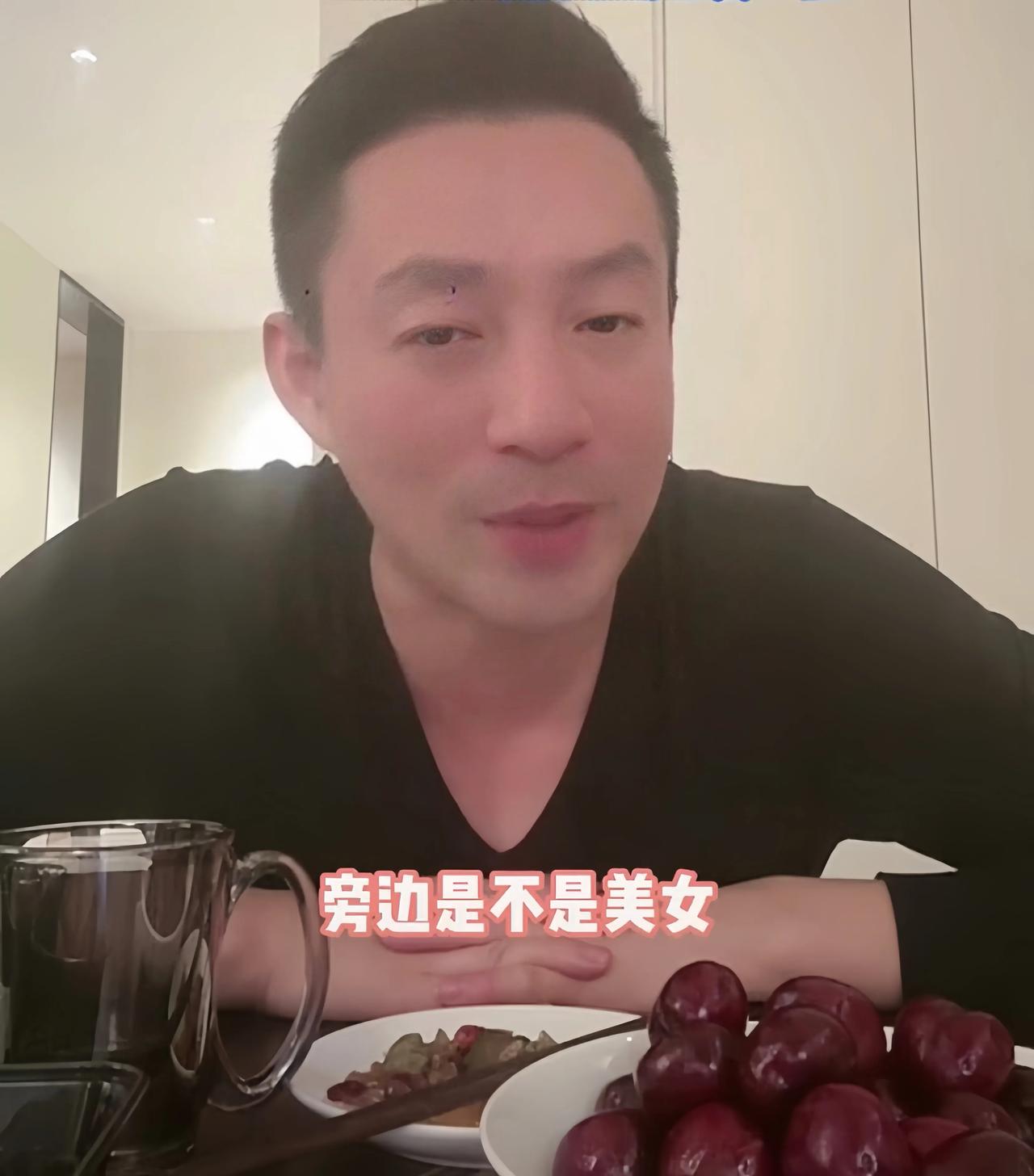 汪小菲与女友这是要好事将近了吗？不仅与新女友深夜同框直播，大方承认对方是湾湾，还