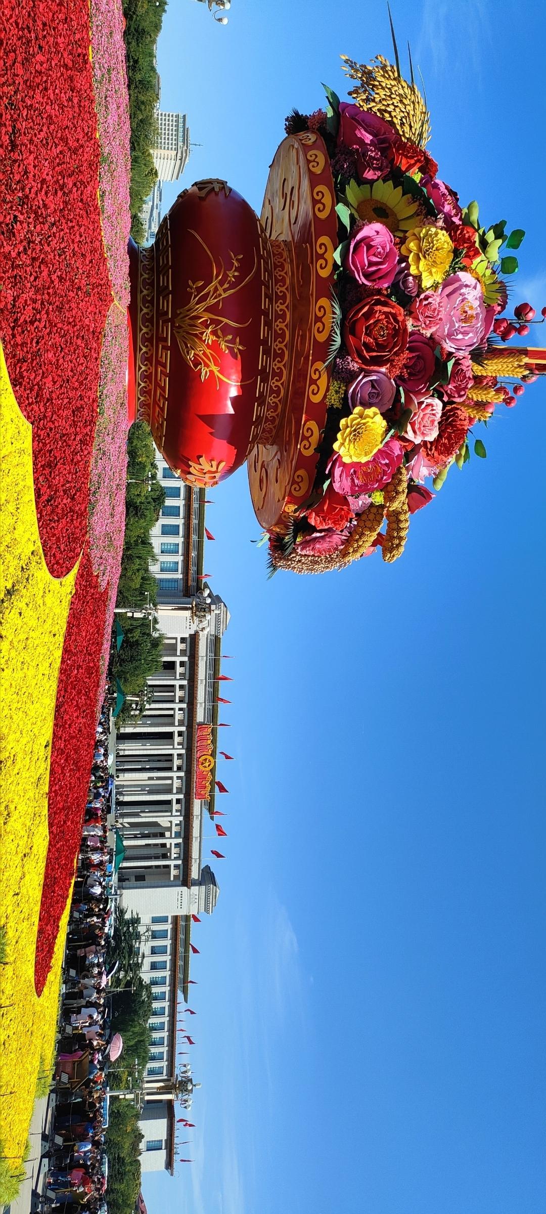 惊艳的国庆花坛，红黄相间，美不胜收！🌸💐🌻
