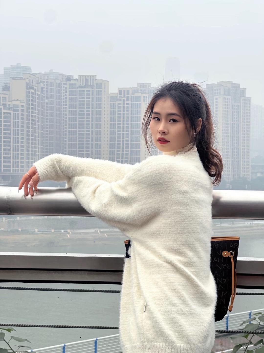 全网都在和大叔谈恋爱，我的大叔呢，你迷路了吗？😂