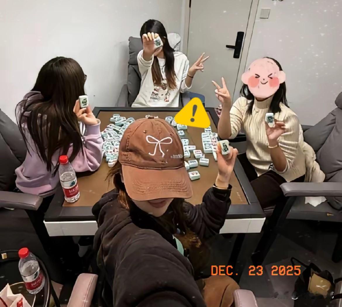 同事蹲了10天出来说的话，
真让我半天缓不过神！
他说里面不少女性，都是被生计逼