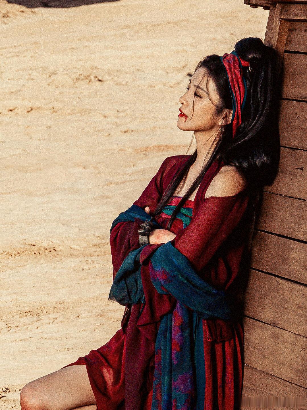 没想到燕子娘是镖人里搞笑担当李云霄把戏曲功底藏进《镖人》燕子娘，完美做到去戏曲化