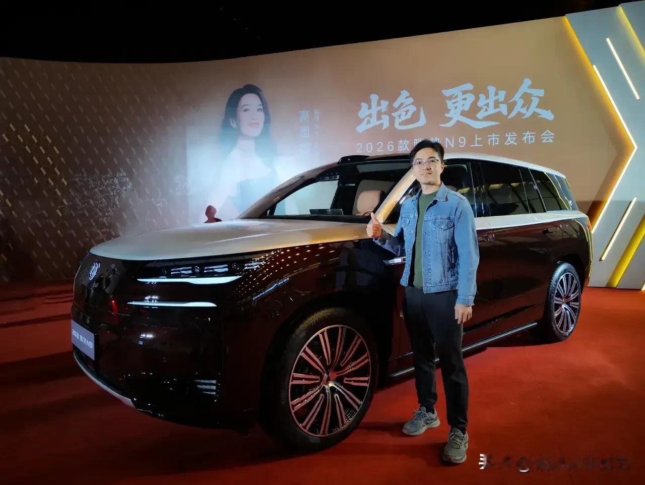 而腾势N9，就是比亚迪冲击豪华市场的里程碑式作品，更是代表着咱中国品牌用“全能科