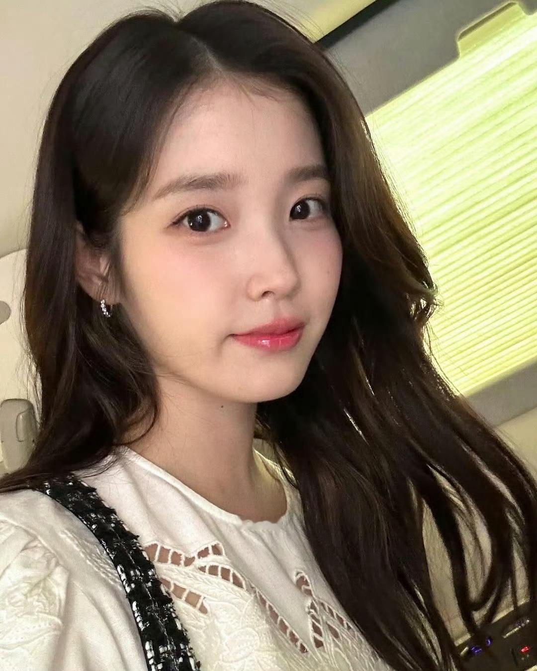 [话筒]韩国第一女solo还有女唱一到底是iu还是金泰妍啊？？ ​​​