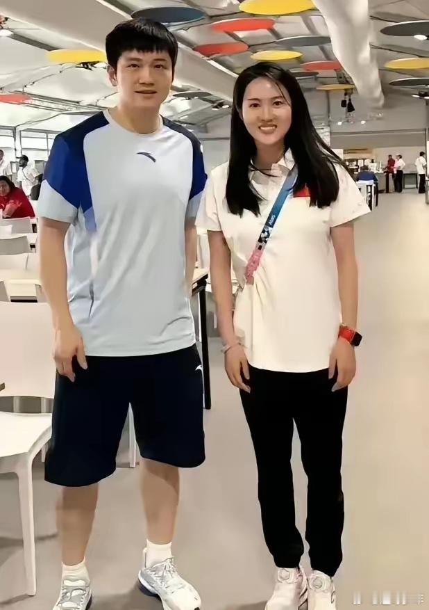 世界乒乓球大满贯得主第1位，瓦尔德内尔，用时1215天第2位，邓亚萍，用时197