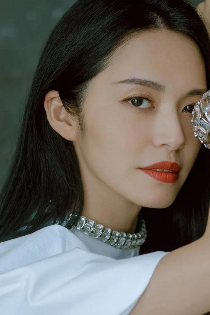 娱乐圈的婚姻大多不长久，姚晨第二次婚姻又失败了，和曹郁官宣离婚了。离婚对于明星来