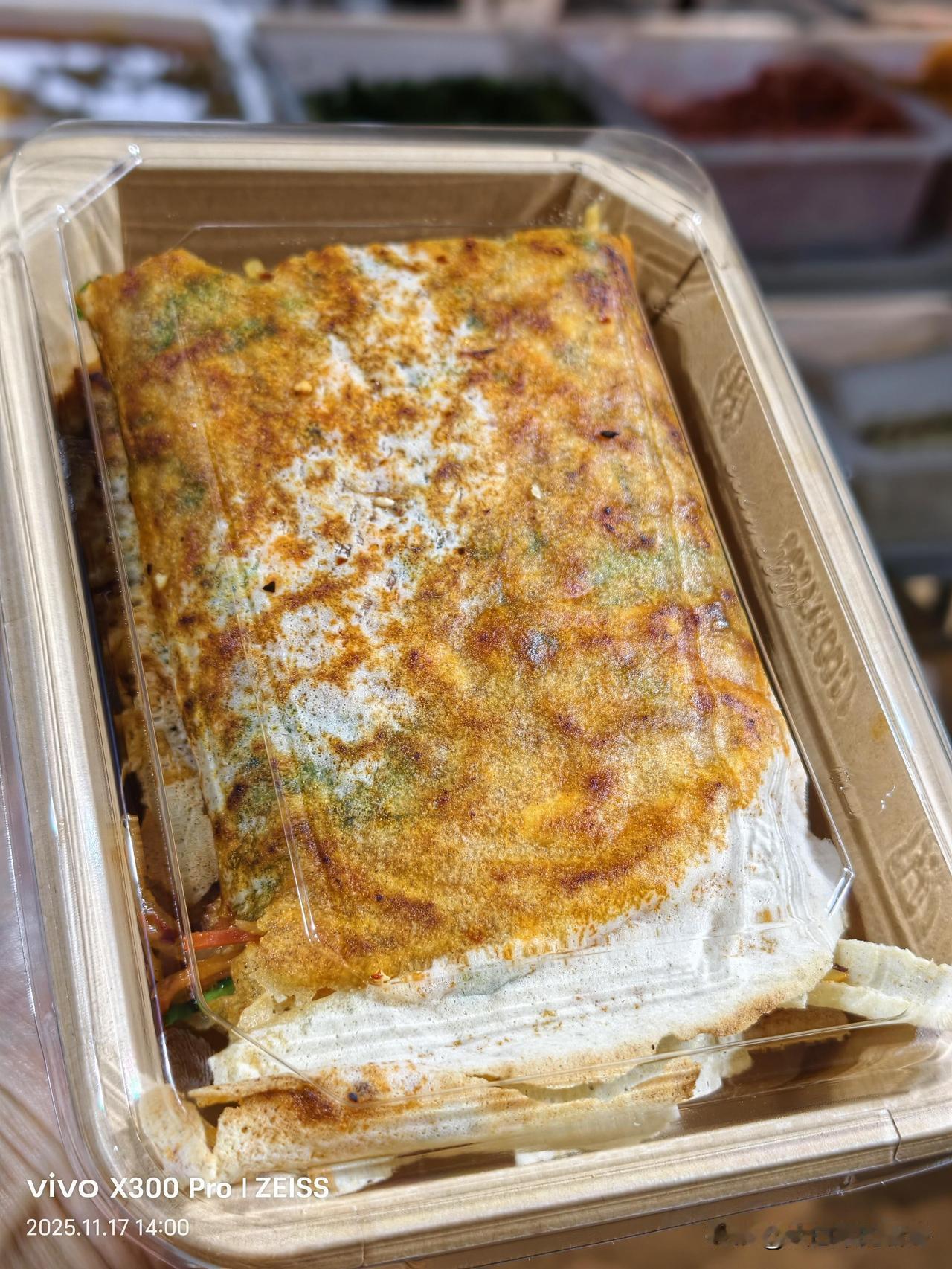 说到煎饼，现在这饼可太火啦！一张肉松葱花饼把山东送进非遗候选名单，销量那是蹭蹭往