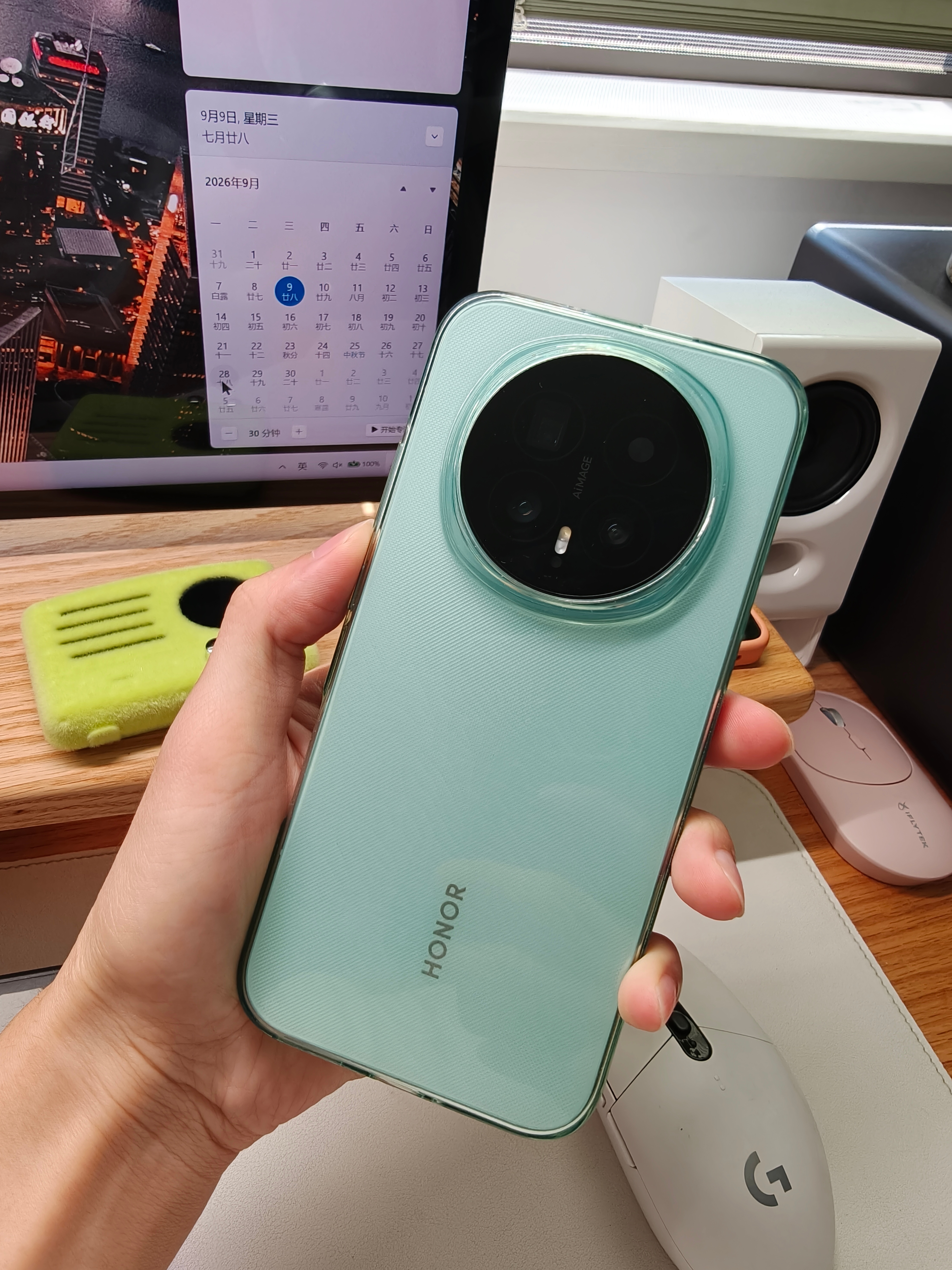 这个新品的绿色，感觉比我手上的8要更好看诶就是不知道这次价格咋样听说有三个版本 