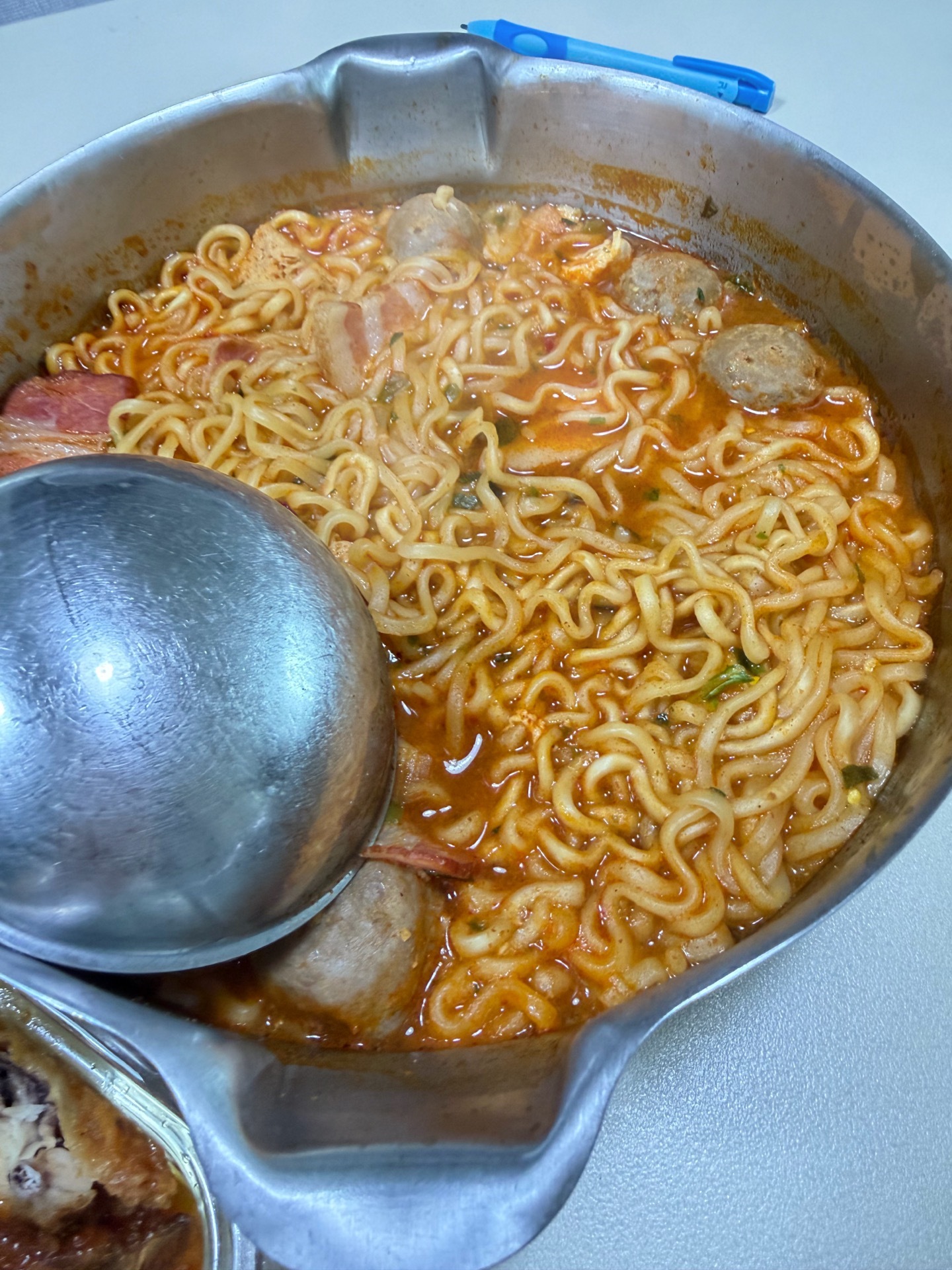 俩孩子去77朋友家玩了我也不太饿就偷懒了！晚饭——泡面🍜老米的食谱