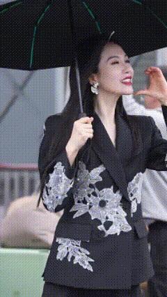 法拉利老了依然是法拉利，温峥嵘颜值不减当年啊