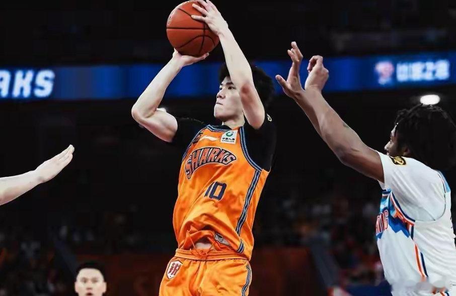 CBA俱乐部杯：上海99-71大胜宁波豪取两连胜 四外援发威六人上双 北京时间1