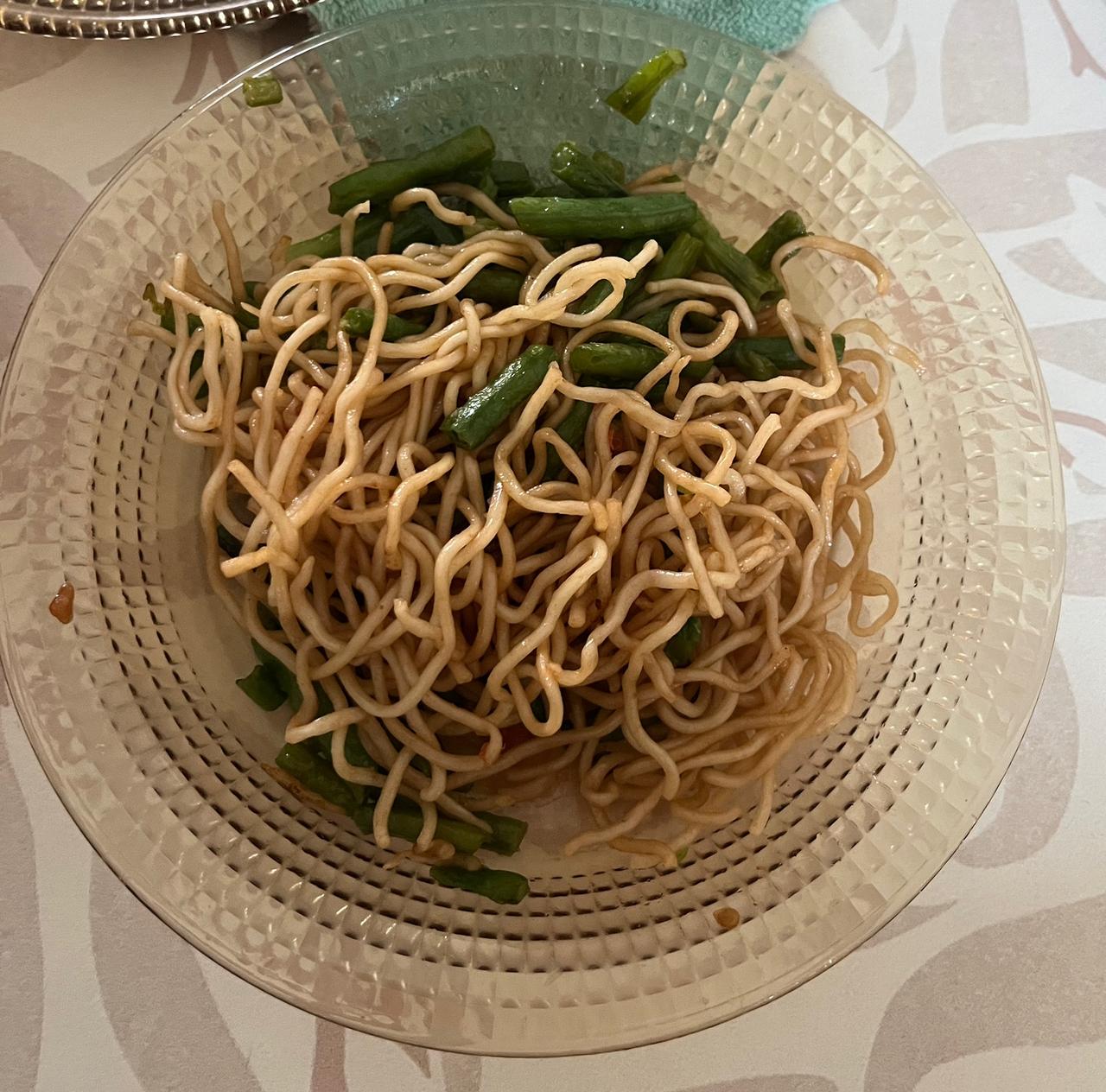 今天的早饭

主食；豆角焖面

菜；西胡焖豆腐，茄丝加西红柿

汤；白银粥

饭