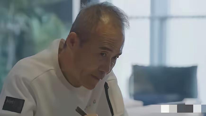 老王真的老了。当初他说她不是图他钱，老王太自信了，才会掉进田的温柔乡。
就是相信