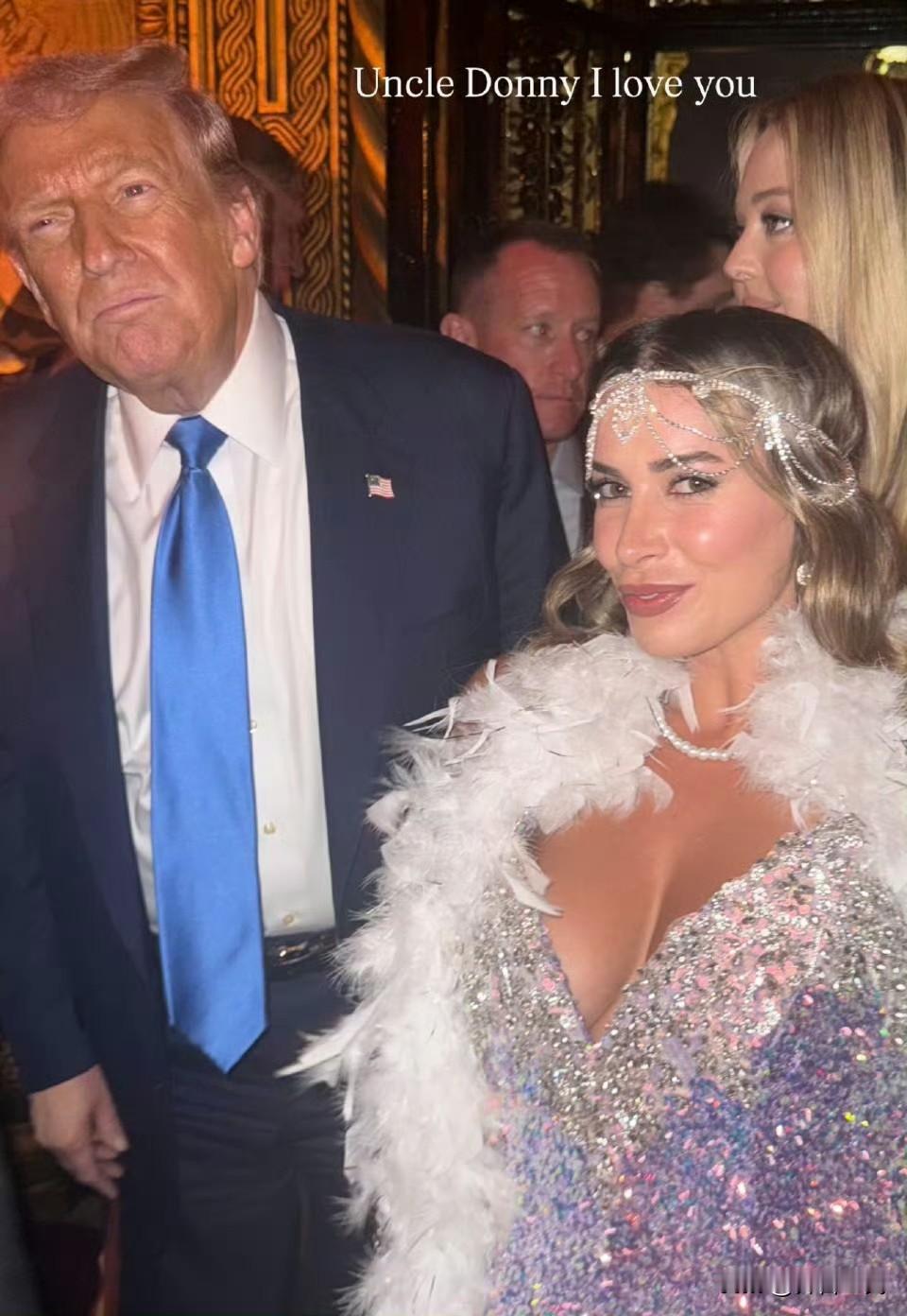 特朗普在海湖庄园开万圣节party，美国的国务卿，检察长，以及共和党的各金主都到