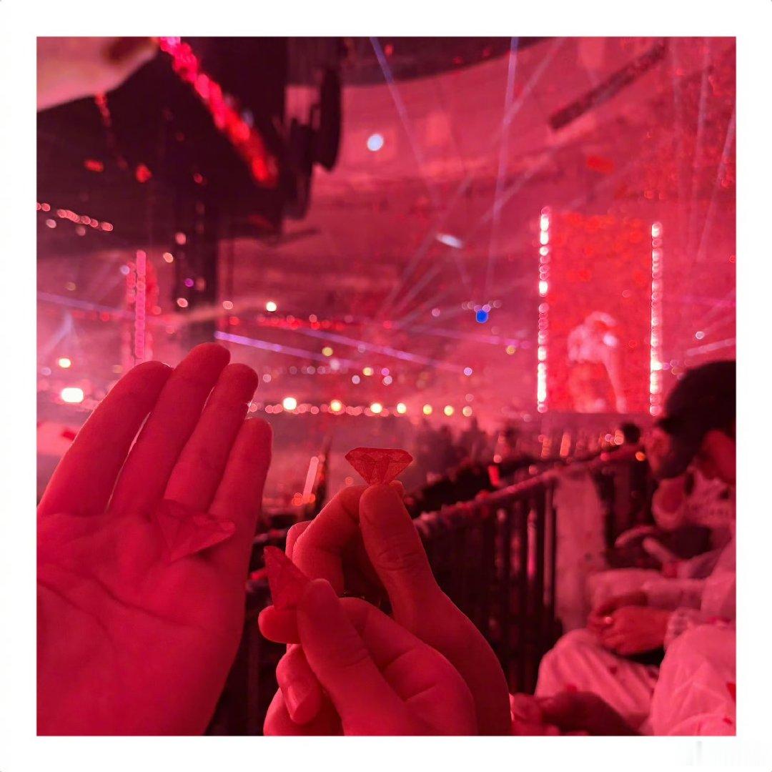 戚薇晒粉钻戚薇粉钻本钻到场了 好之好之 